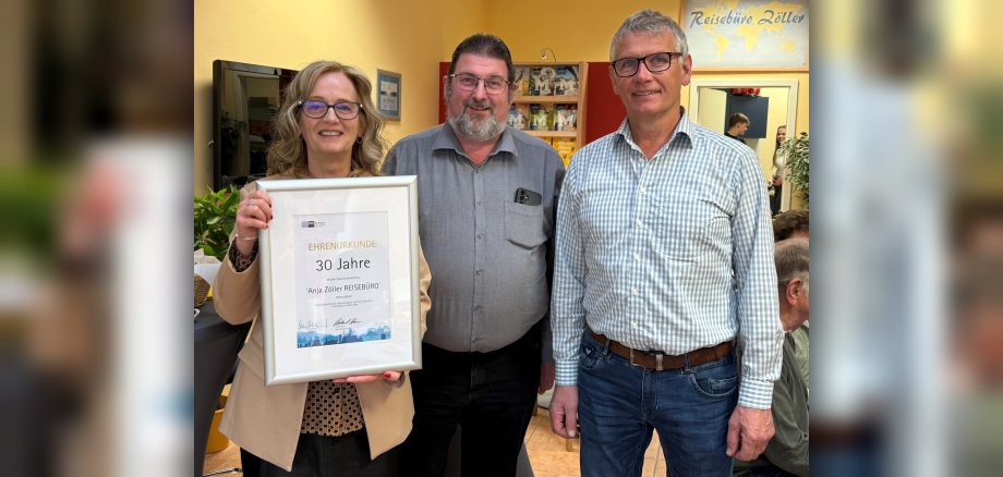 Zu sehen sind Anja Zöller, Lars Denninghoff und Joachim Egert. Sie kamen anlässlich des 30-jährigen Bestehens vom Reisebüro Zöller zusammen.