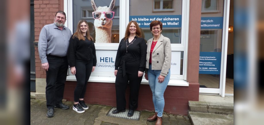 Zu dem Foto: Von links Lars Denninghoff, Corinna Weber, Nancy Schuhmacher, Petra Popp 