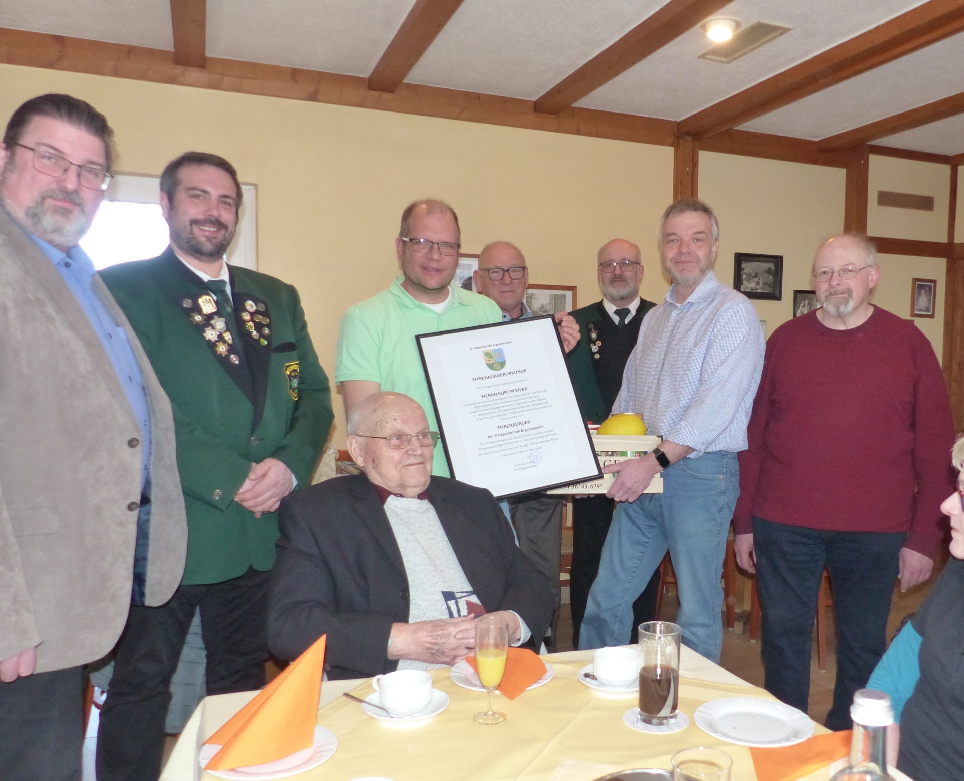 Zu sehen sind v.l. Lars Denninghoff, Steffen Paul, Kurt Pfeifer sitzend, Christian Pfeifer, Harald Gemmer, Harald Focke, Jörg Brod, Thomas Focke