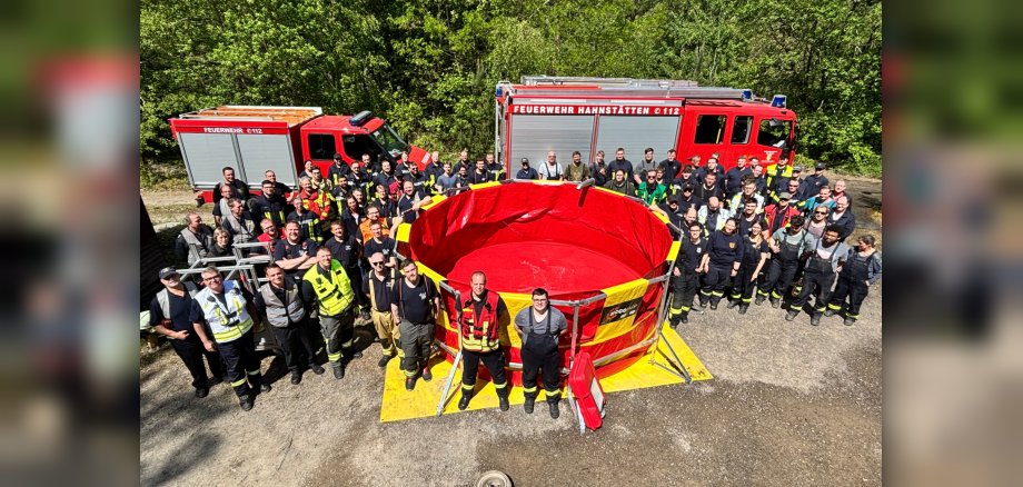 Das Bild zeigt die Feuerwehrkräfte bei der Umfangreiche Vegetationsbrandübung sowie mehrere Brandeinsätze am Samstag in Katzenelnbogen