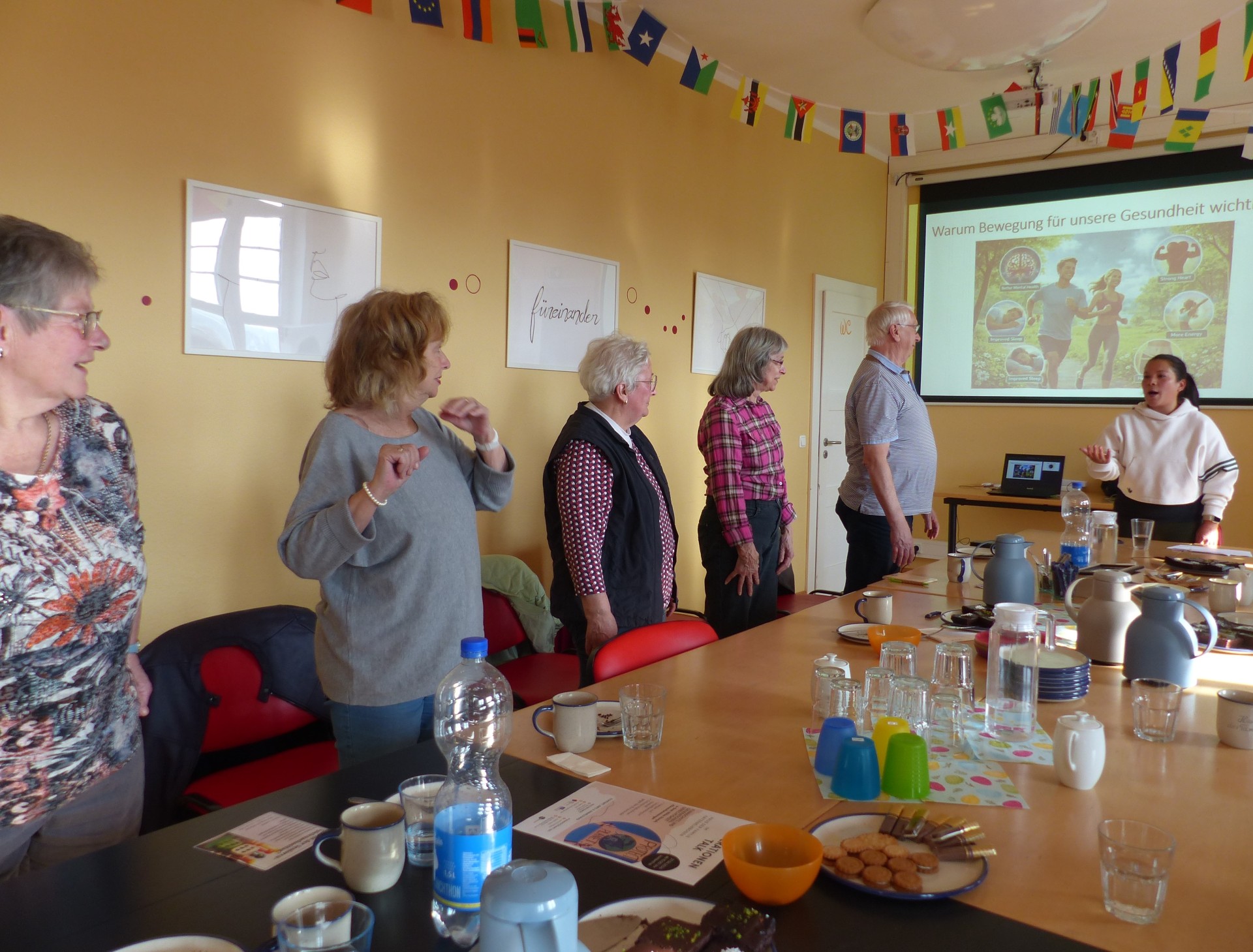 Zu sehen sind die Teilnehmer vom Generationen Talk im Haus der Familie in Katzenelnbogen