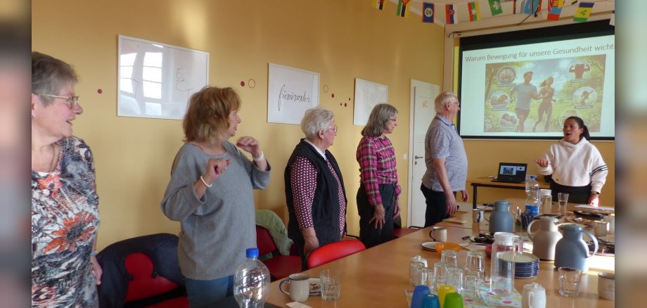 Zu sehen sind die Teilnehmer vom Generationen Talk im Haus der Familie in Katzenelnbogen