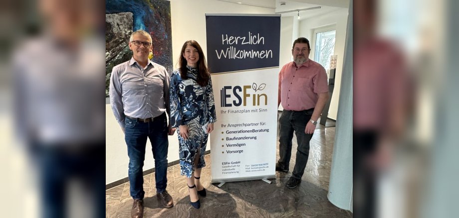 Zu sehen ist die Eröffnungsfeier der ESFin GmbH Zu sehen ist die Eröffnungsfeier der ESFin GmbH