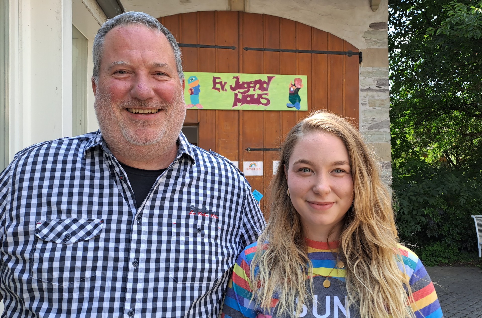 Freuen sich auf die Geburtstagsfeier am kommenden Sonntag: Ailina Neumann und Oliver Krebs. Mittendrin in Hahnstätten zwischen Austraße und Kirchgasse liegt das Jugendhaus Hahnstätten. 