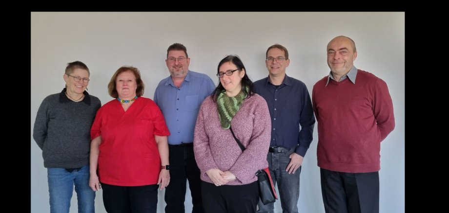 v.l. Kita-Leiterin Kerstin Winter-Koch, die scheidende Kollegin Sabine Schweitzer, Bürgermeister Lars Denninghoff, Liliane Jahn vom Elternbeirat, Büroleiter Stefan Nickel, Lars Laeven für den Personalrat v.l. Kita-Leiterin Kerstin Winter-Koch, die scheidende Kollegin Sabine Schweitzer, Bürgermeister Lars Denninghoff, Liliane Jahn vom Elternbeirat, Büroleiter Stefan Nickel, Lars Laeven für den Personalrat