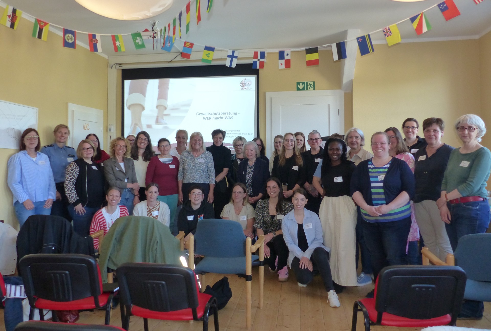 Zu sehen sind die Teilnehmer*innen vom Netzwerktreffen vom Bündnis für FrauenSchutz Rhein-Lahn