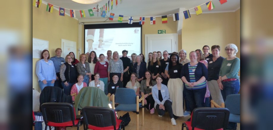 Zu sehen sind die Teilnehmer*innen vom Netzwerktreffen vom Bündnis für FrauenSchutz Rhein-Lahn