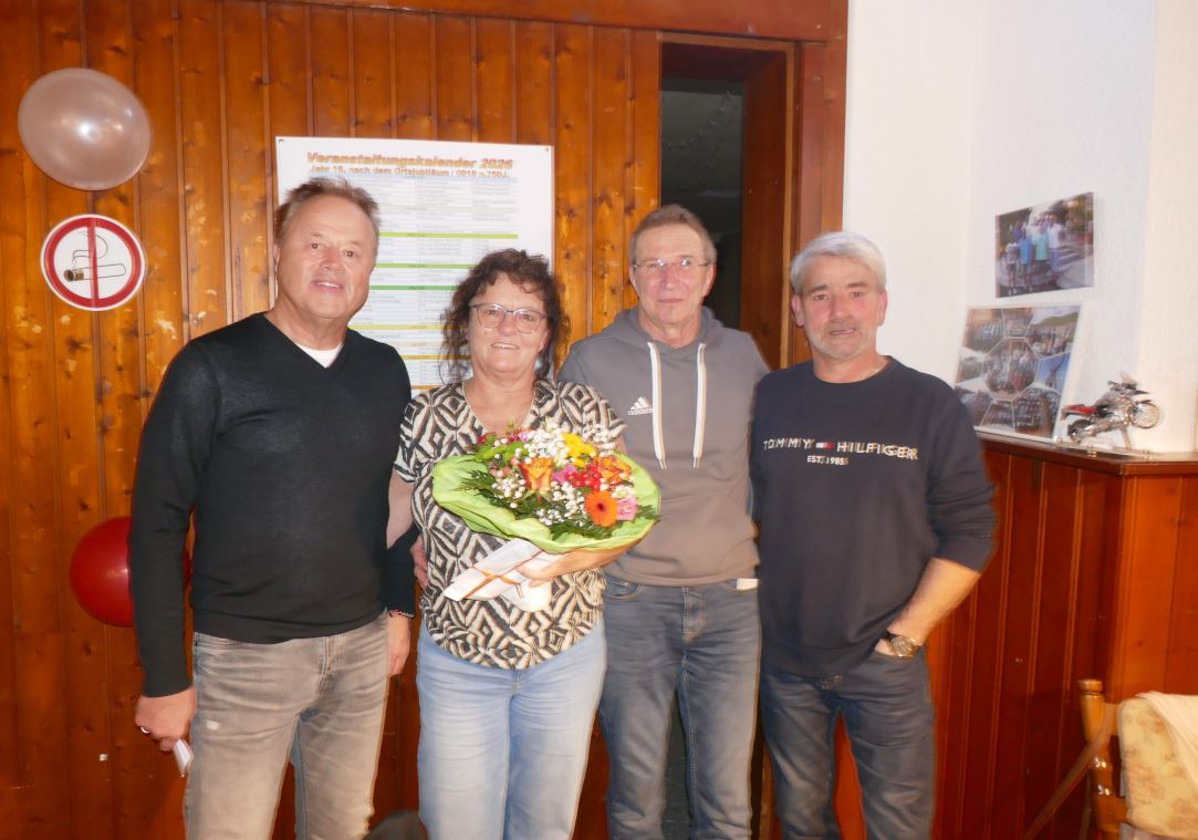 Zu sehen sind die Personen beim Pächterwechsel in Mudershausen