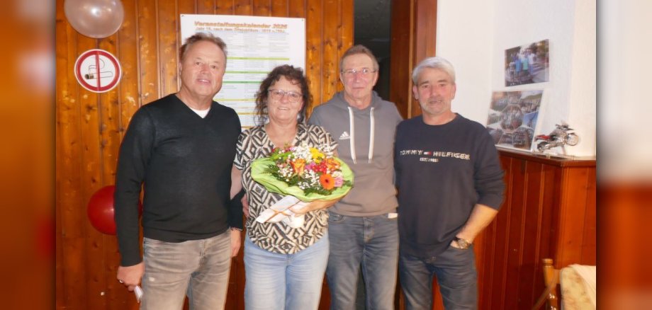 Zu sehen sind die Personen beim Pächterwechsel in Mudershausen