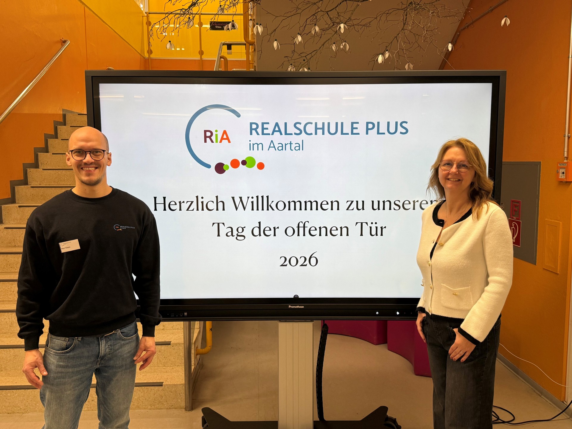 Zu sehen sind Andre Elsen und Sandra Behrendt von der RiA beim Tag der offenen Tür