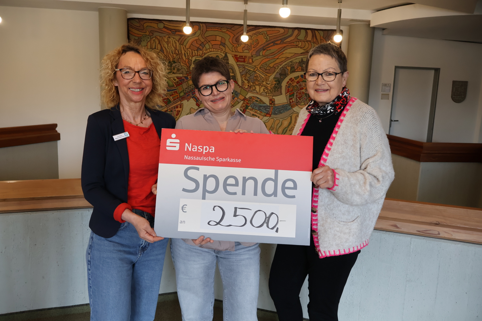 Die Spende in Höhe von 2500 Euro wurde an den Förderverein des Frauenhauses Koblenz übergeben. 