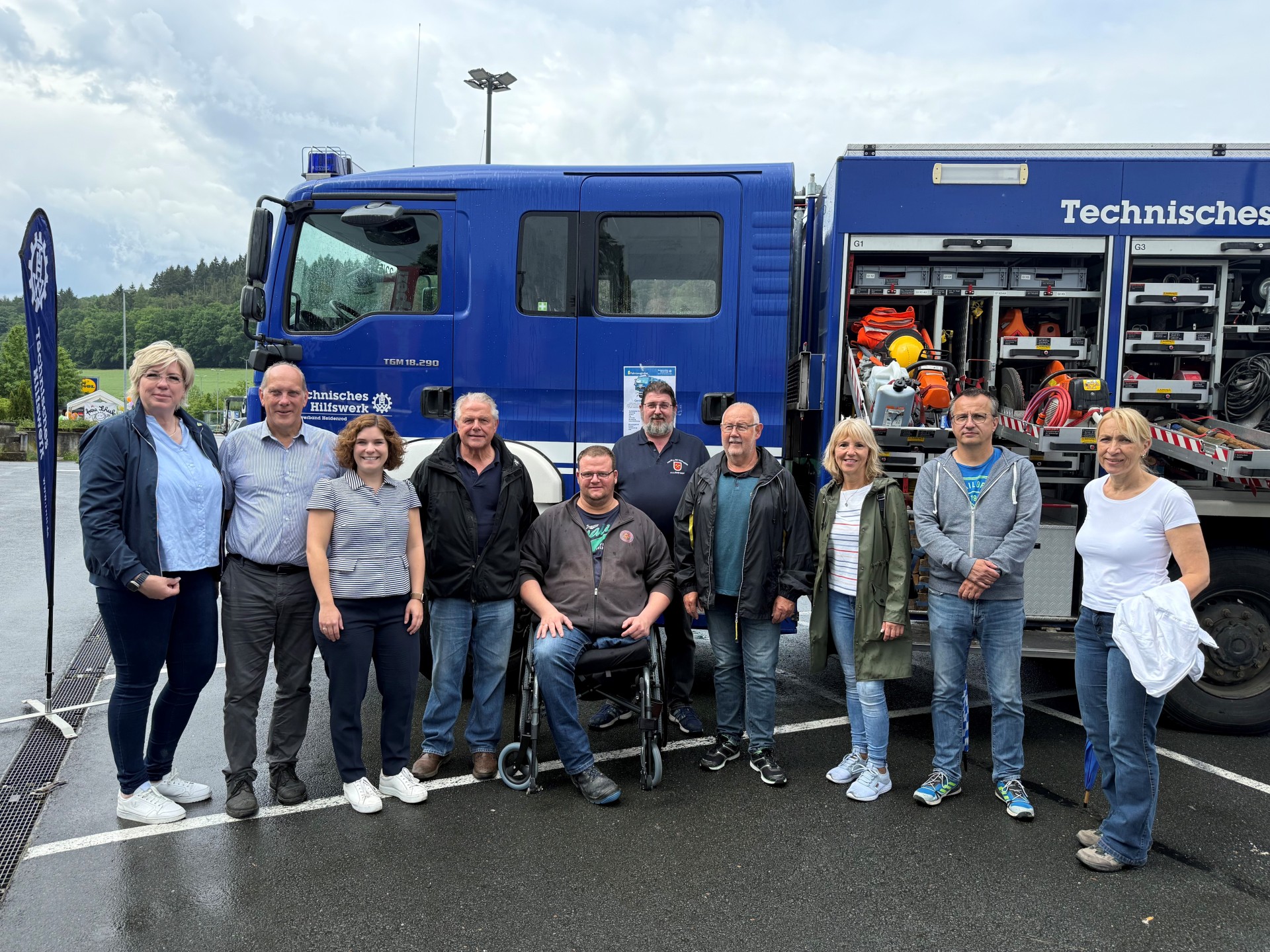 Zu sehen sind Marion Janssen (Bürgermeisterin Aarbergen), Volker Diefenbach (Bürgermeister Heidenrod), Maren Busch (Bürgermeisterin VG Diez), Klaus-Peter Willsch (Bundesabgeordneter aus dem Rheingau-Taunus-Kreis), Daniel Schmidt (Tourismusmanager VG Aar-Einrich), Lars Denninghoff (Bürgermeister VG Aar-Einrich), Jörg-Michael Barber (1. Beigeordnete Gemeinde Hohenstein), Manuela Schrader (Tourismus Gemeinde Aarbergen), Jens Rejszer (Tourismus Hohenstein) sowie Petra Mergner (Tourismus Bad Schwalbach).