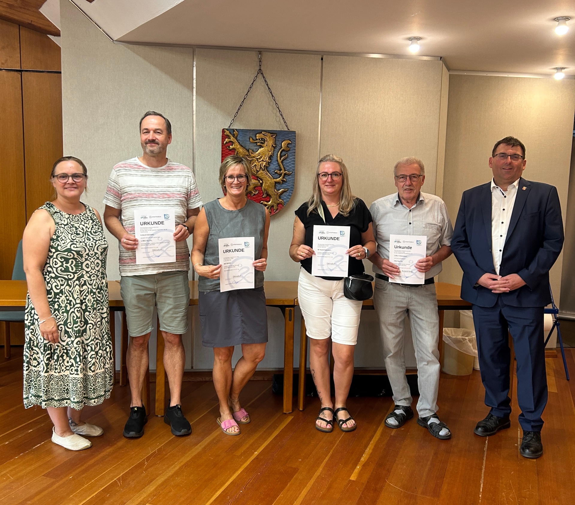 Auf der Siegerehrung vom Stadtradeln des Rhein-Lahn-Kreises wurde das "Team Dördorf" durch Landrat Jörg Denninghoff geehrt.