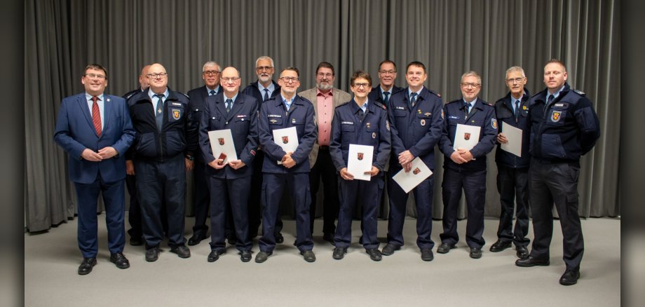 Ehrung Feuerwehr in Lohrheim Zu sehen ist die Ehrung der Feuerwehr in Lohrheim