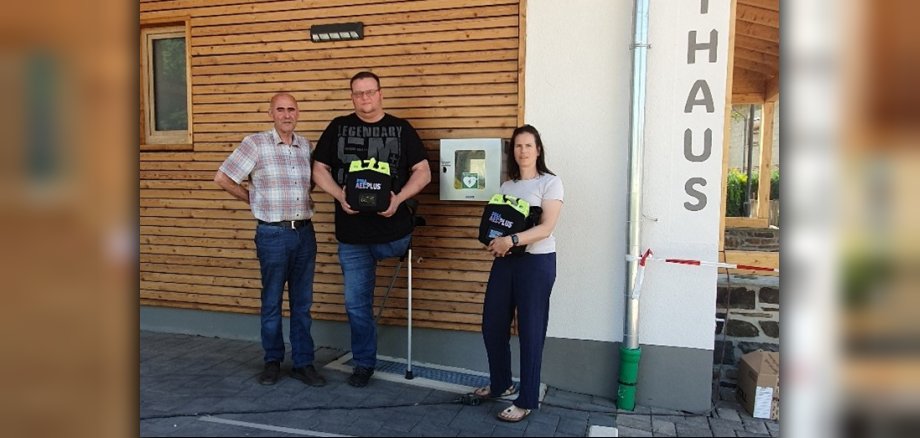 Das Bild zeigt einen der neuen Standorte von Defibrillatoren in Berndroth Das Bild zeigt einen der neuen Standorte von Defibrillatoren in Berndroth