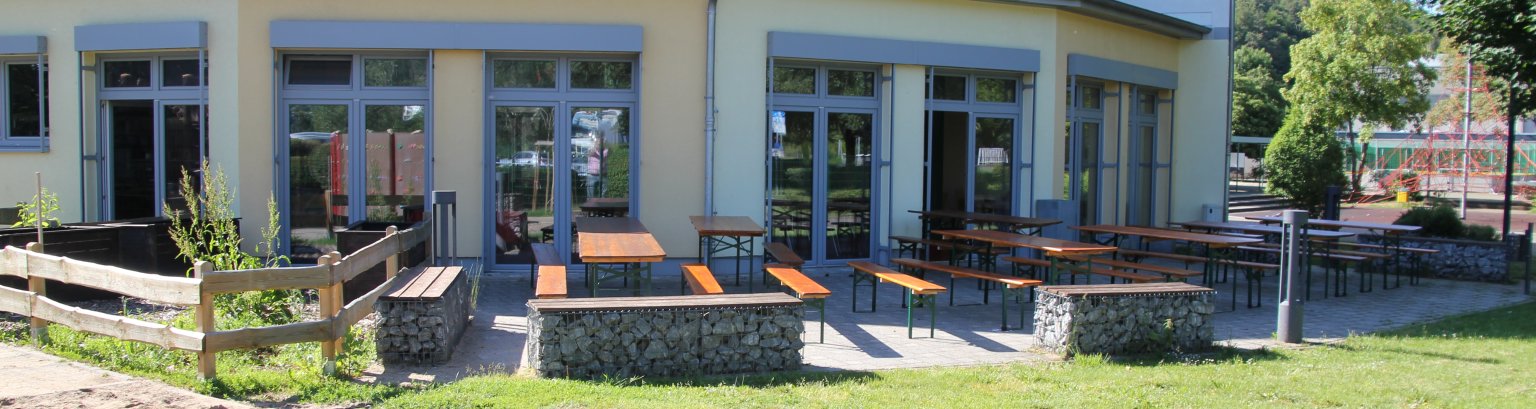 Schulgebäude Hahnstätten Mensa außen Zu sehen ist die Mensa am Schulgebäude Hahnstätten außen