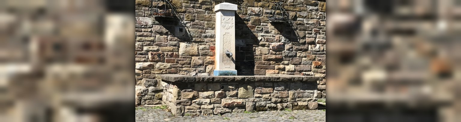 Zu sehen ist der Brunnen in Herold