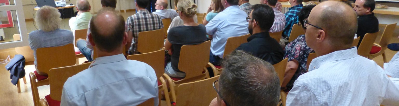 Ansicht VG-Rat Zu sehen ist ein Bild von anwesenden Personen im Rahmen einer VG-Ratssitzung