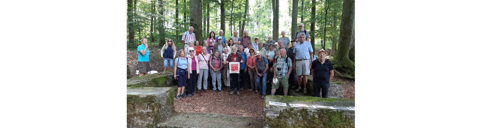 Zusehen ist die Wandergruppe der 227. geführten Völkerwanderung im August 2025.